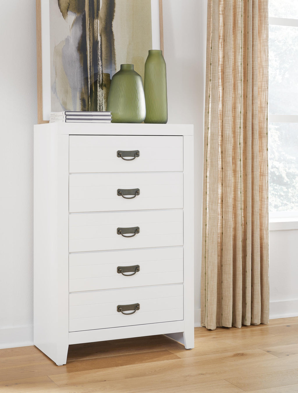 Binterglen Chest of Drawers in White, alternate view 3