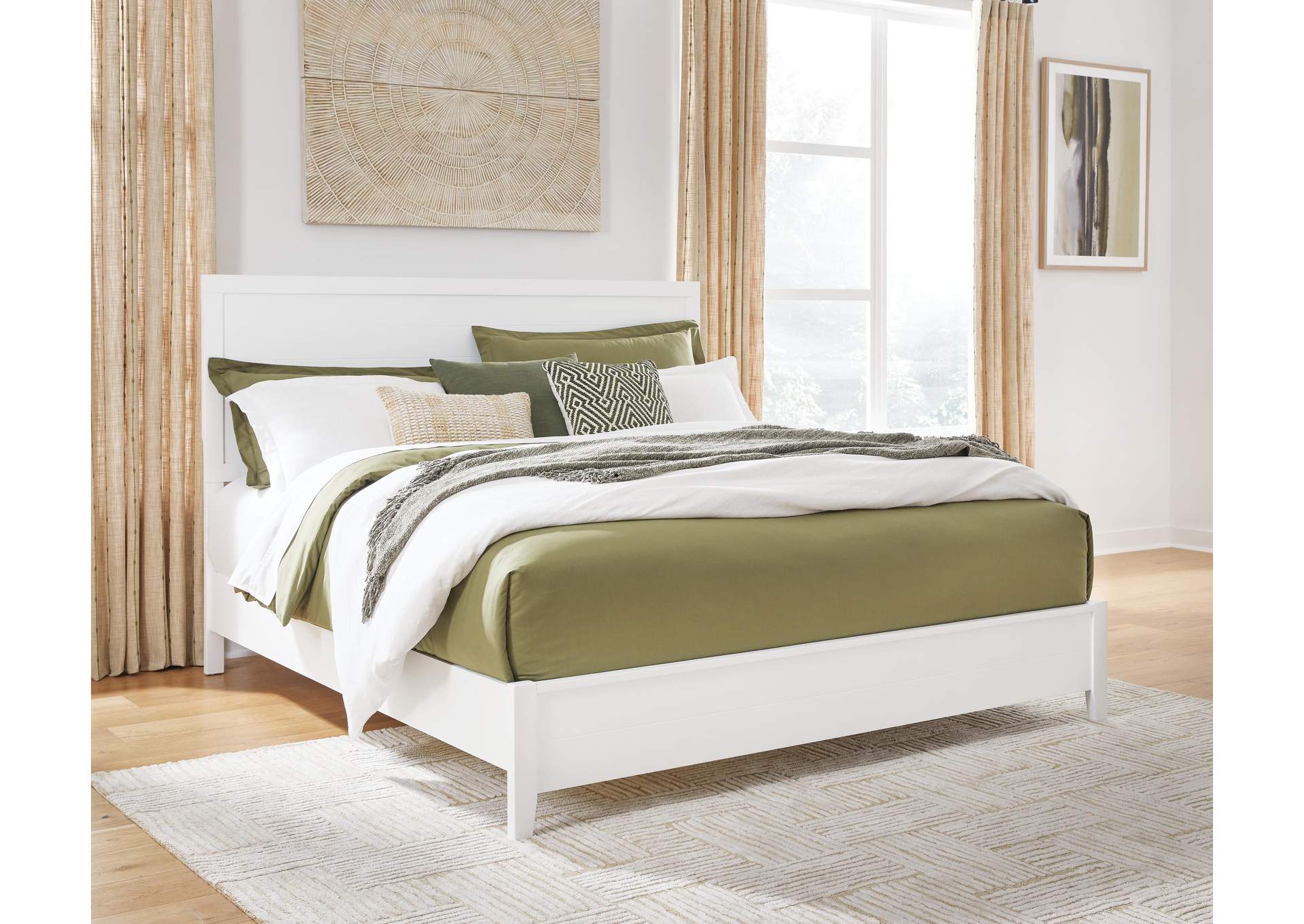 Binterglen King Panel Bed with Dresser
