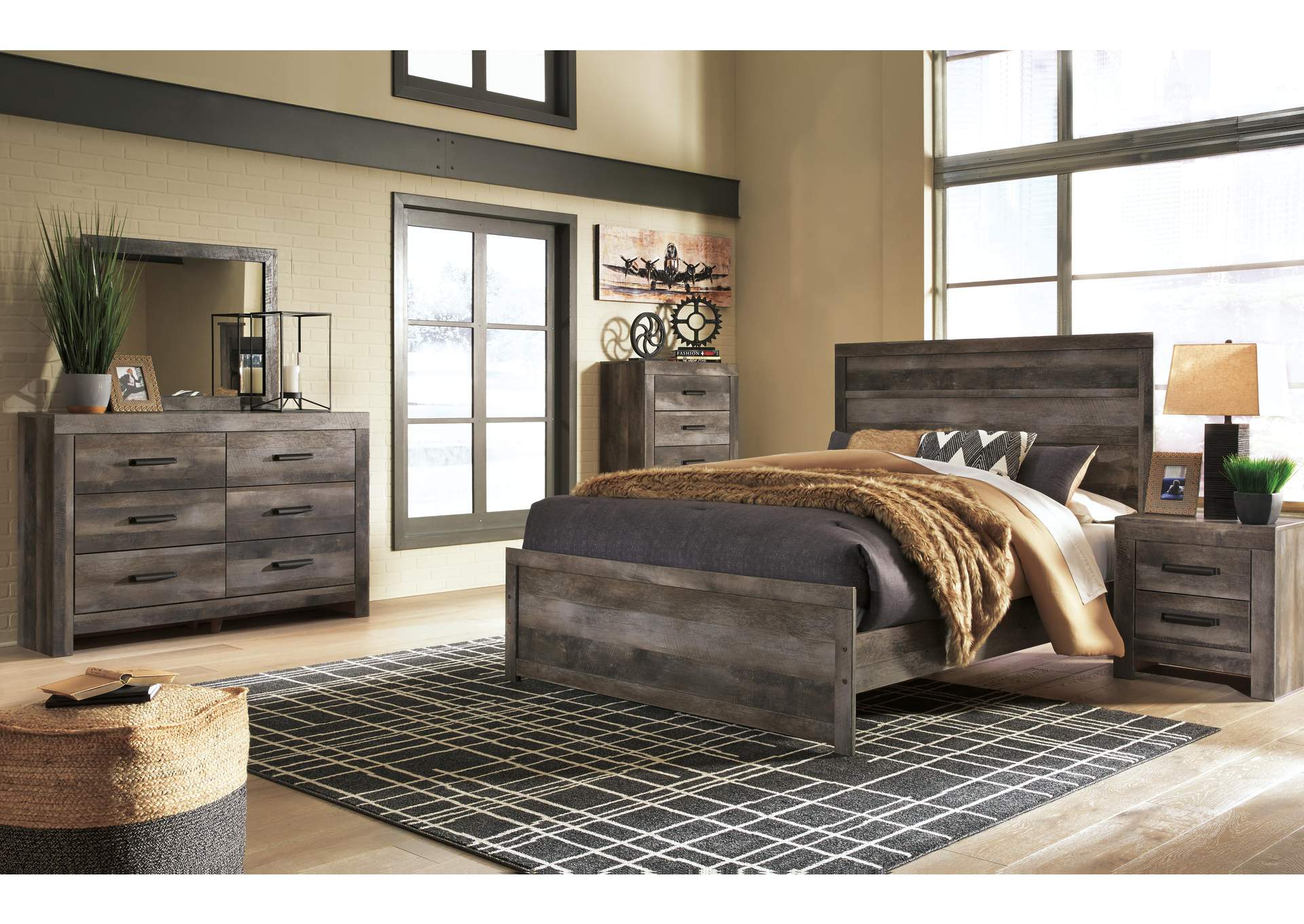 Wynnlow Queen Panel Bed