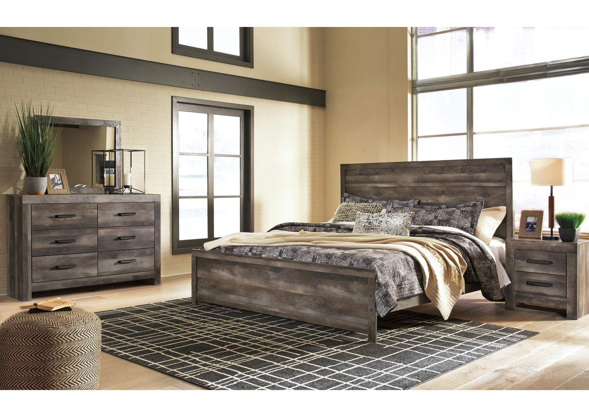 Wynnlow King Panel Bed