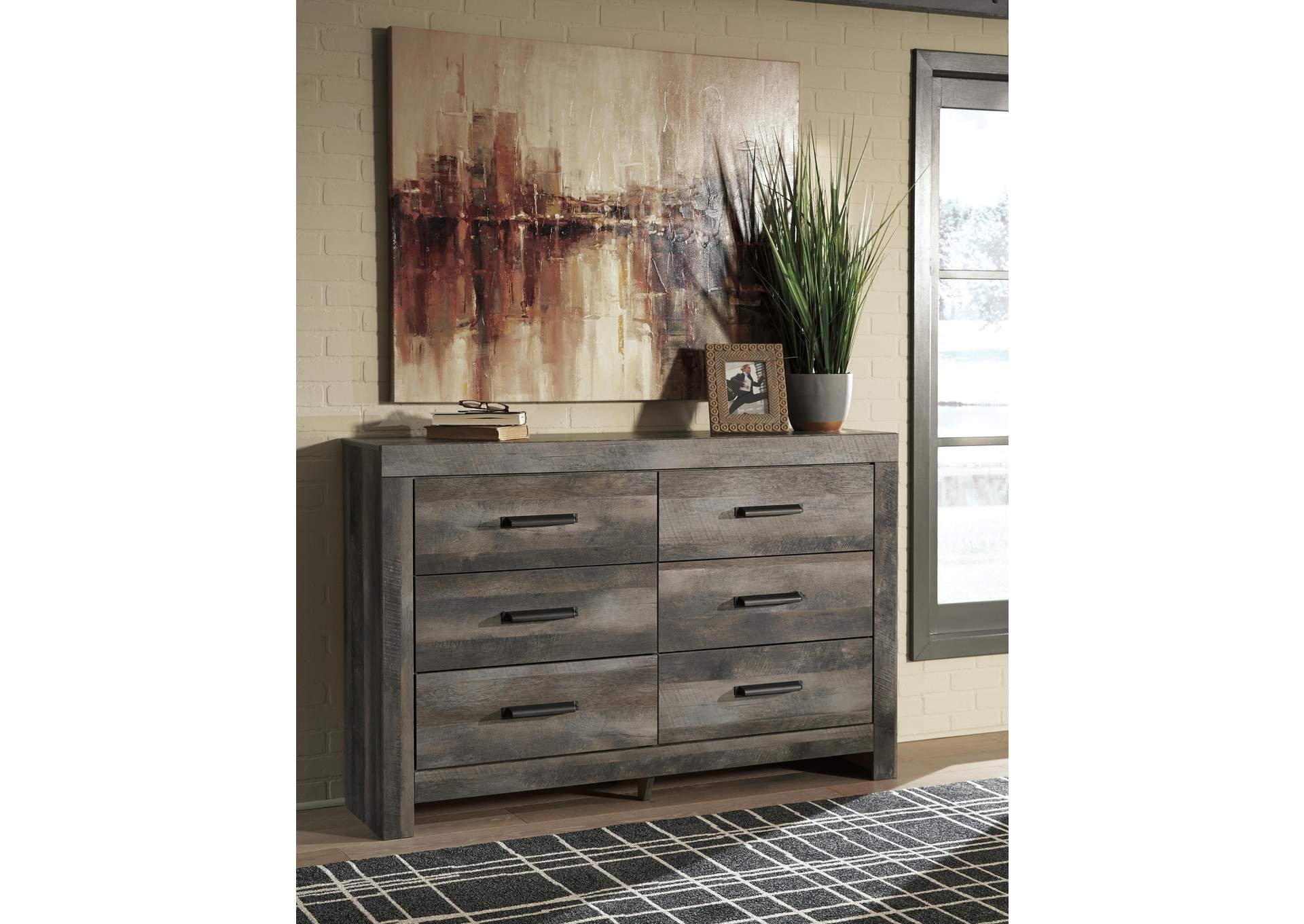 Wynnlow Queen Panel Bed with Dresser