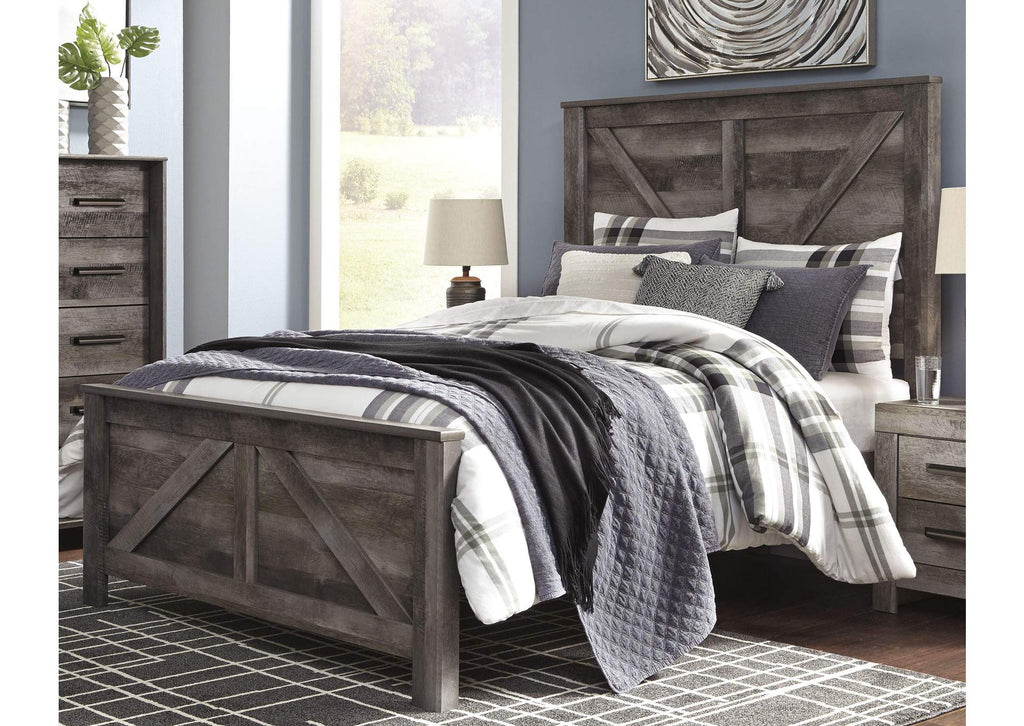 Wynnlow Queen Crossbuck Panel Bed with Mirrored Dresser, Chest and Nightstand room view
