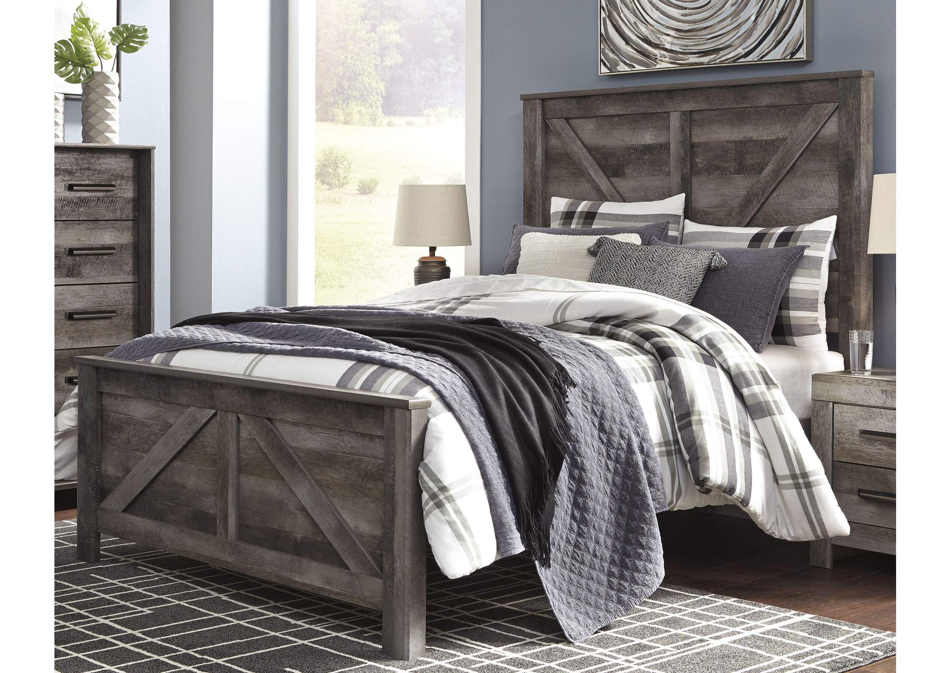 Wynnlow Queen Crossbuck Panel Bed room view