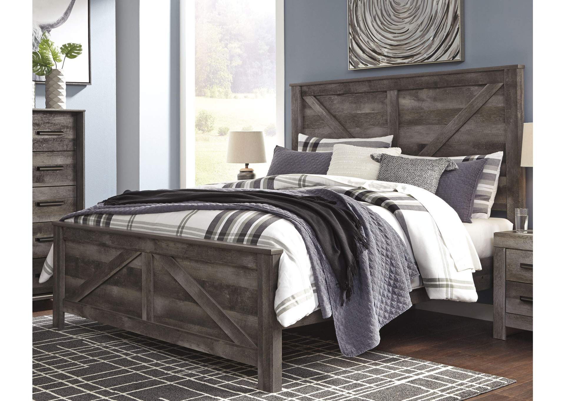 Wynnlow King Crossbuck Panel Bed room view