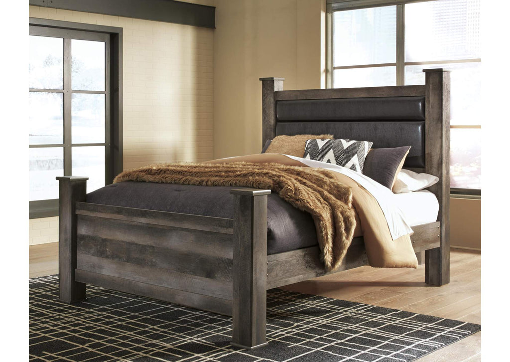 Wynnlow Queen Upholstered Poster Bed room view