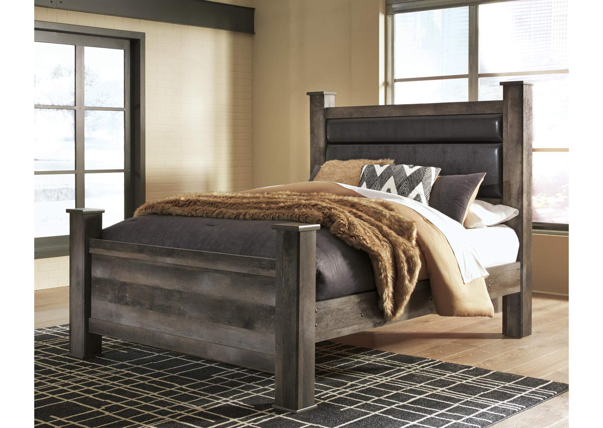 Wynnlow Queen Upholstered Poster Bed room view
