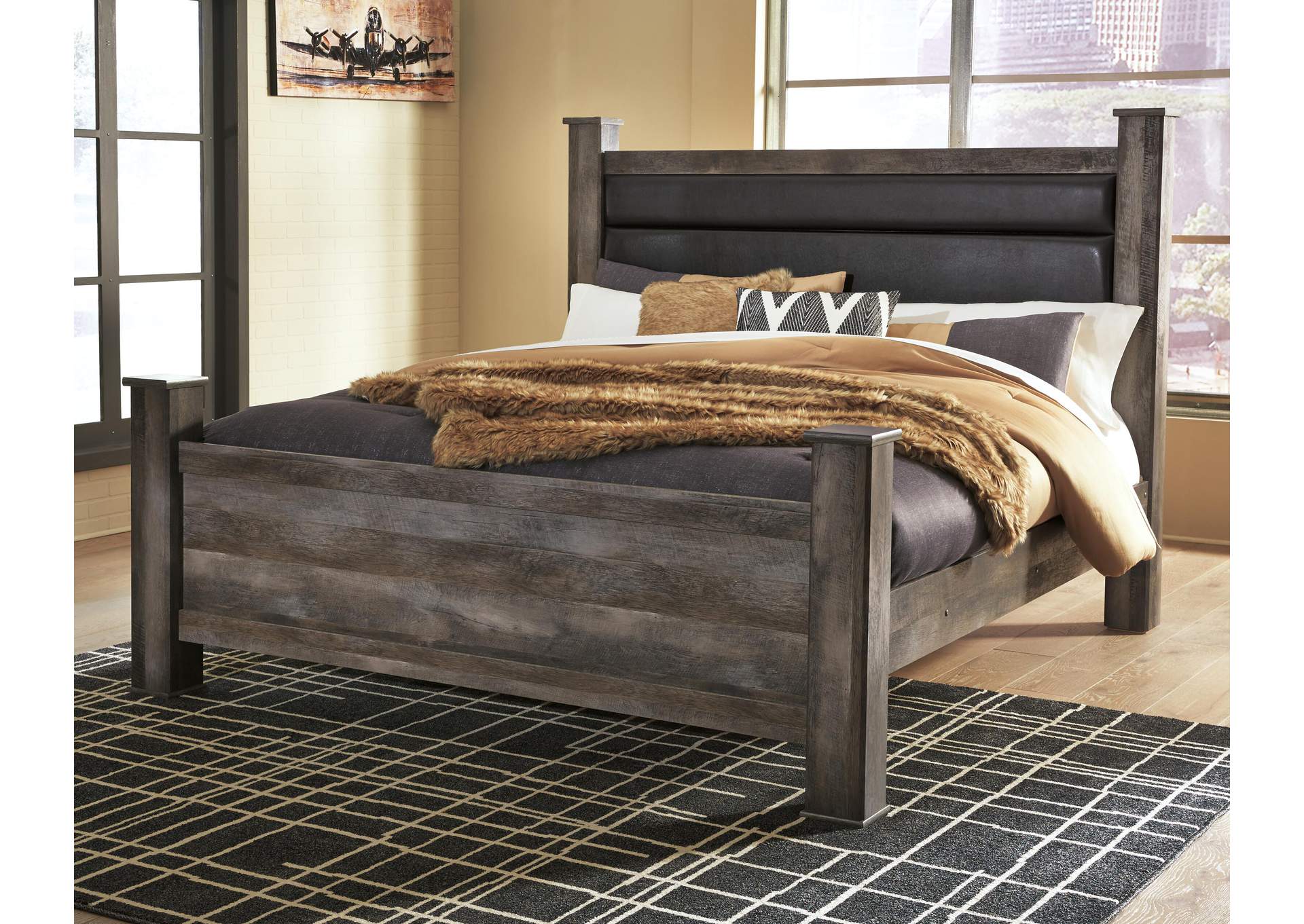Wynnlow King Poster Bed room view