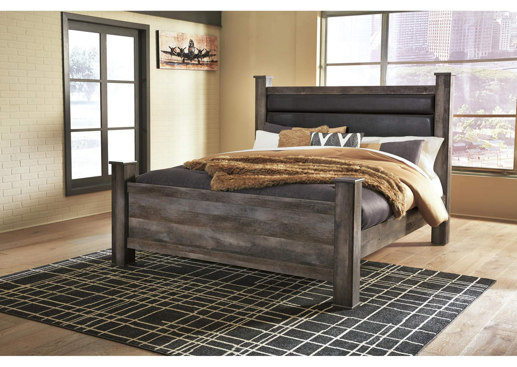Wynnlow King Poster Bed with Dresser