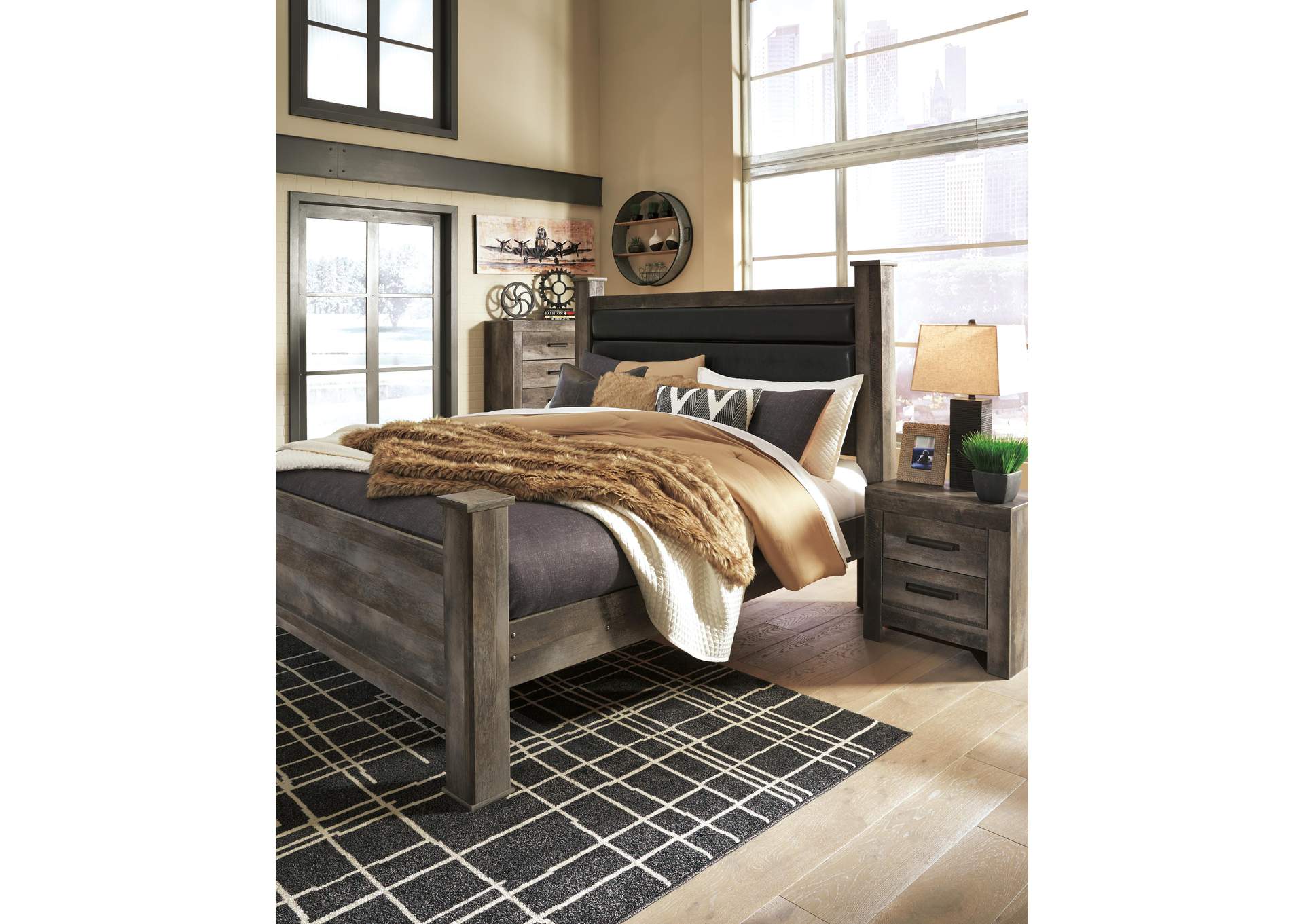 Wynnlow King Poster Bed