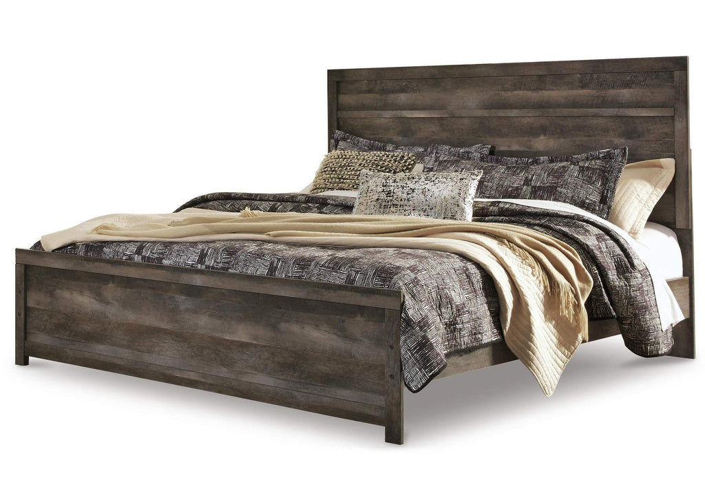 Wynnlow King Panel Bed with Mirrored Dresser and Chest