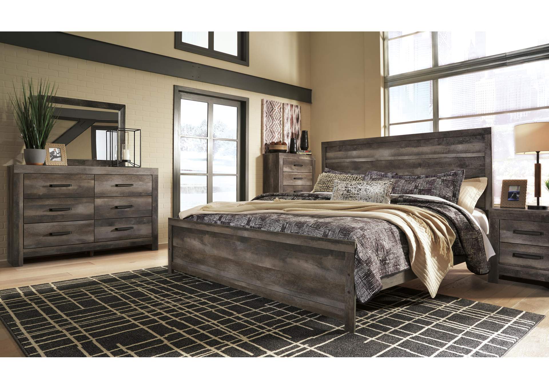 Wynnlow King Panel Bed