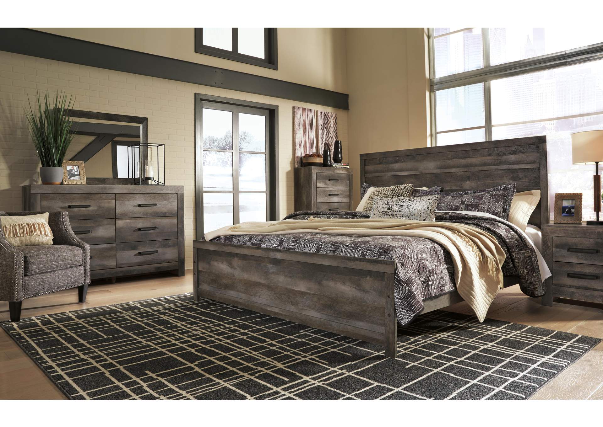 Wynnlow King Panel Bed