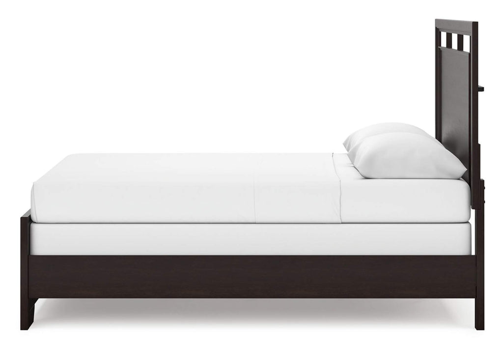 Covetown Queen Panel Bed with Mirrored Dresser side view