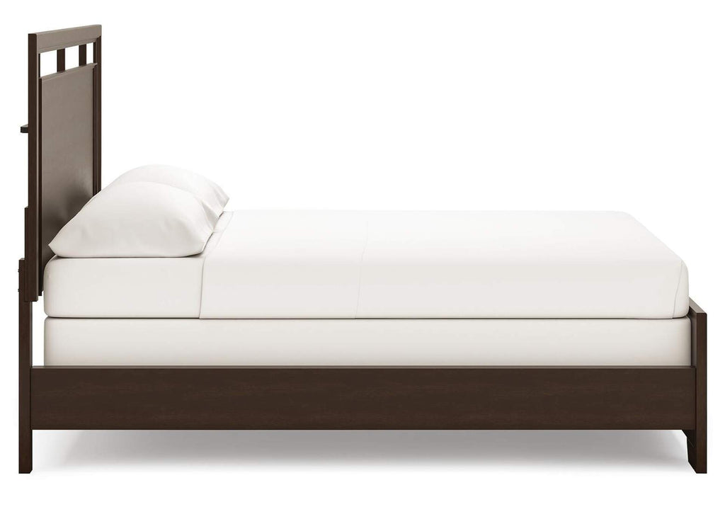 Covetown California King Panel Bed with Dresser side view