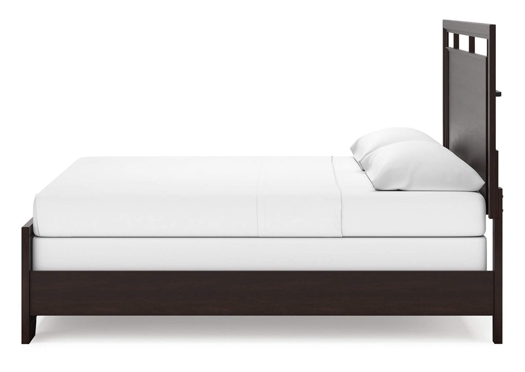 Covetown King Panel Bed with Mirrored Dresser and Chest side view