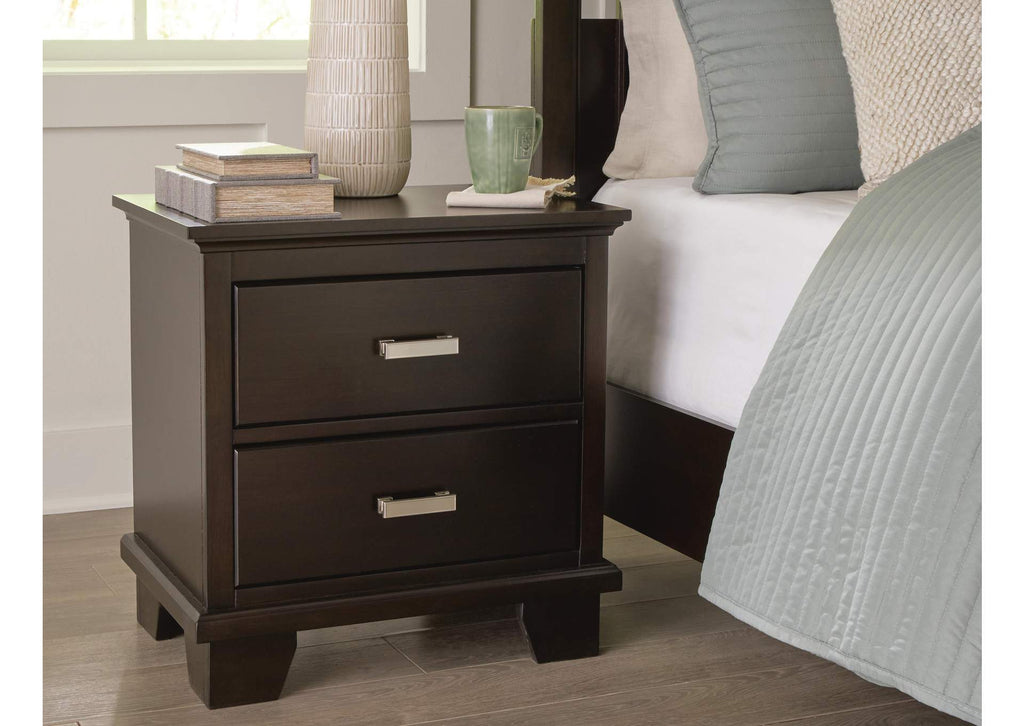 Covetown Queen Panel Bed with Mirrored Dresser and Nightstand