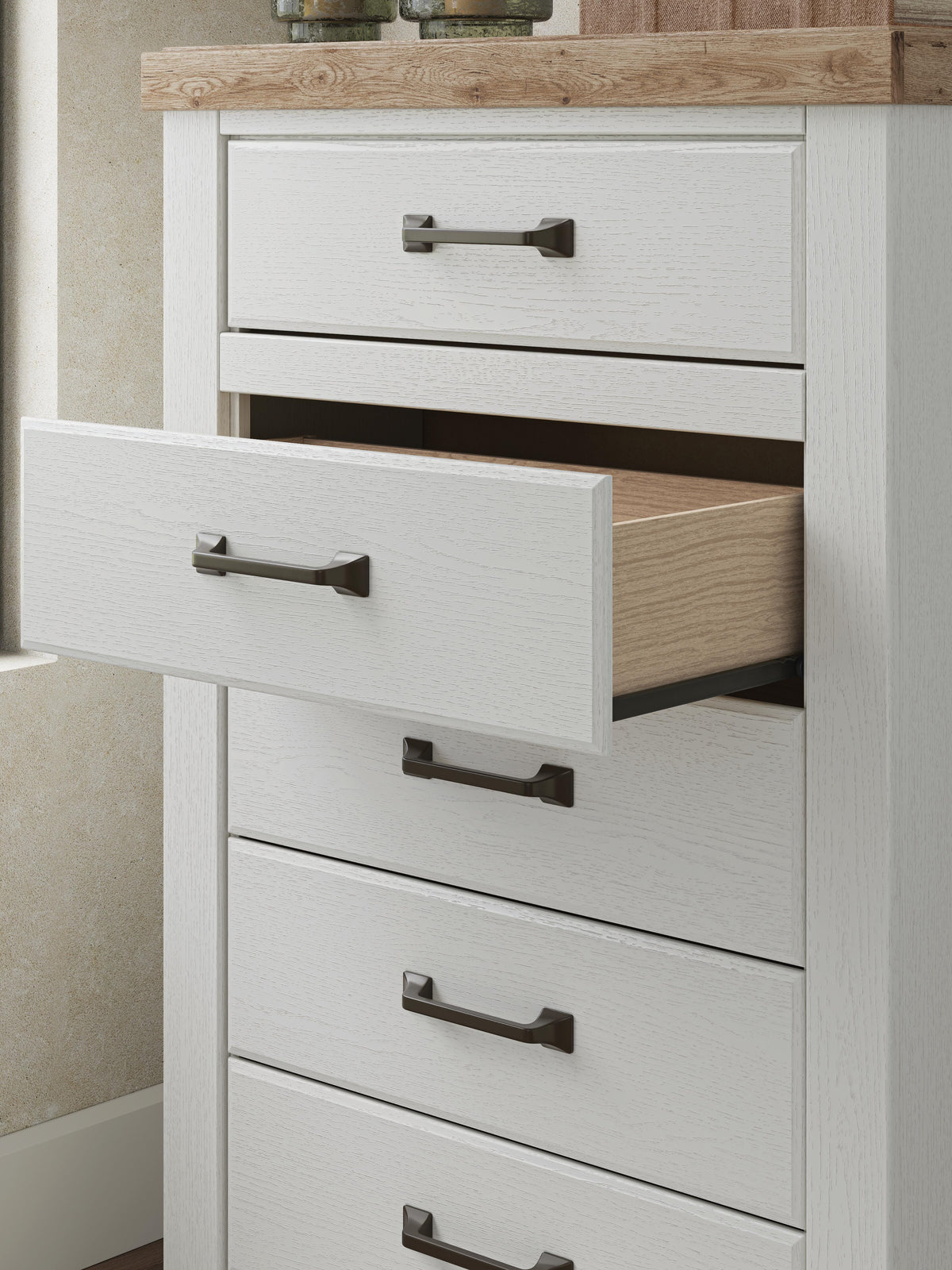 Savonport Chest of Drawers in White/Brown, detail view