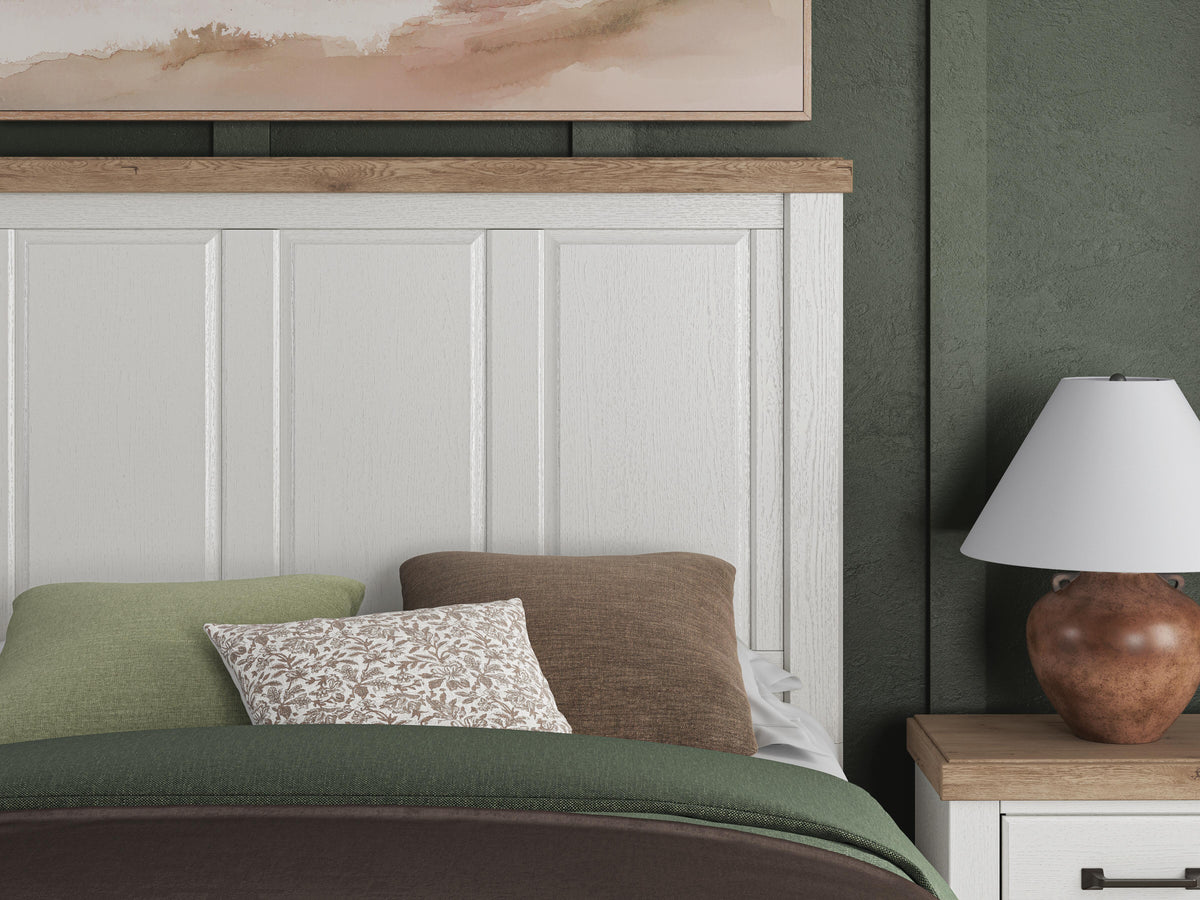 Savonport Queen Panel Bed in White/Brown, detail view