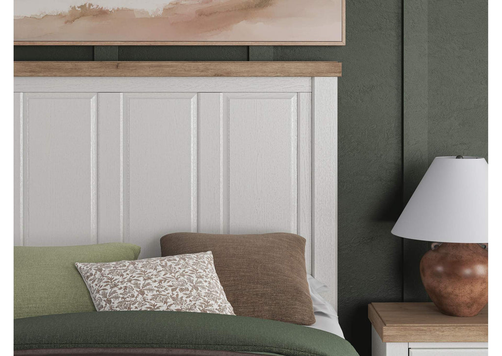 Savonport Full Panel Bed, Dresser, Mirror and Chest detail