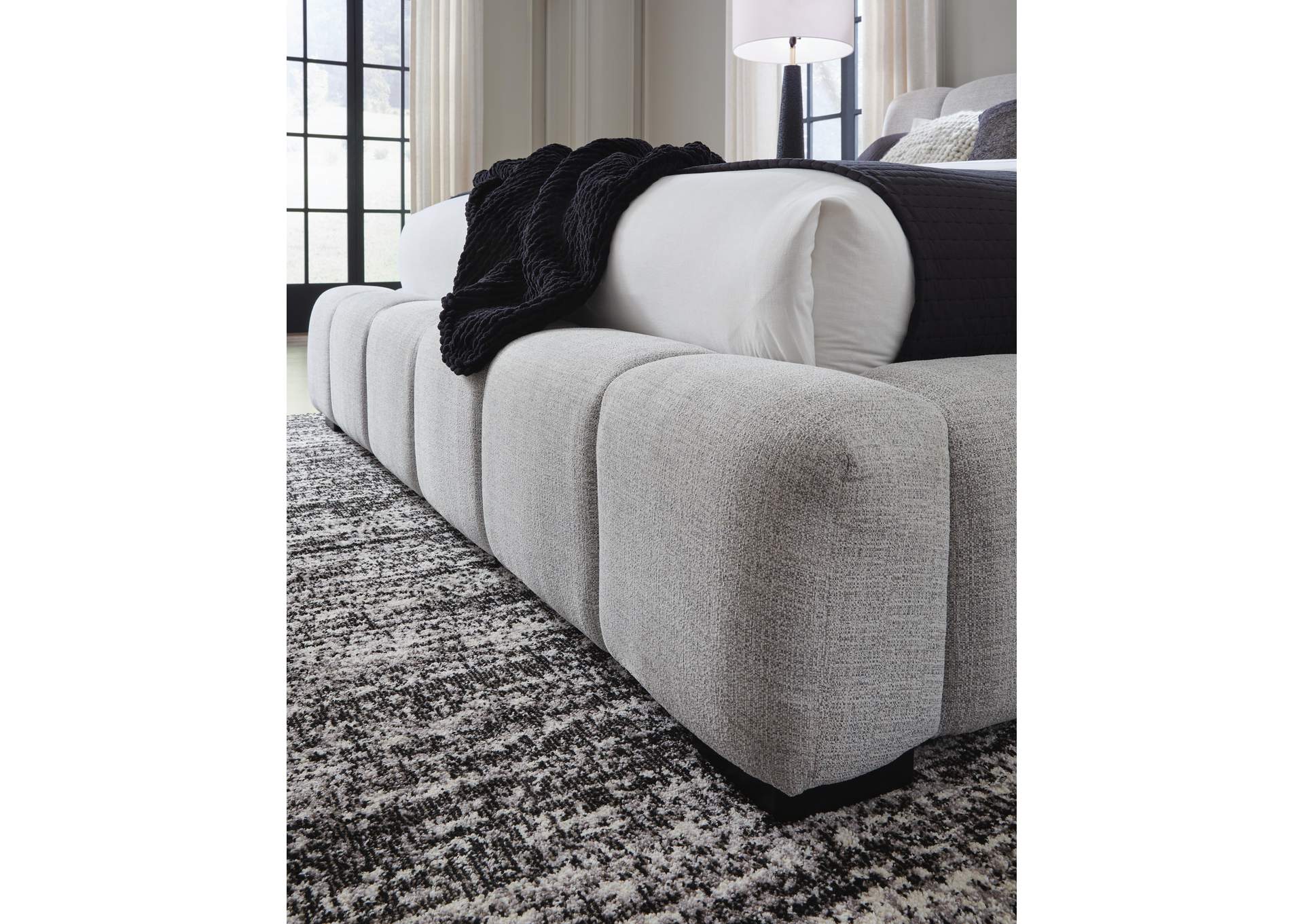 Grendusk California King Upholstered Bed detail