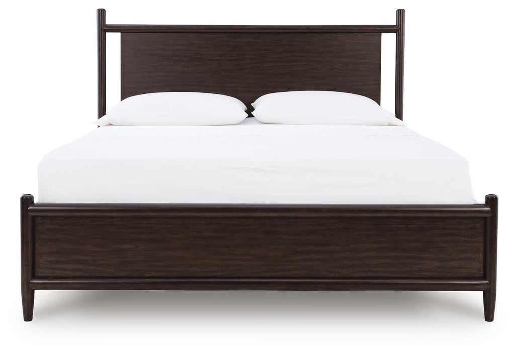 Dantenton Queen Panel Bed in Merlot, front view