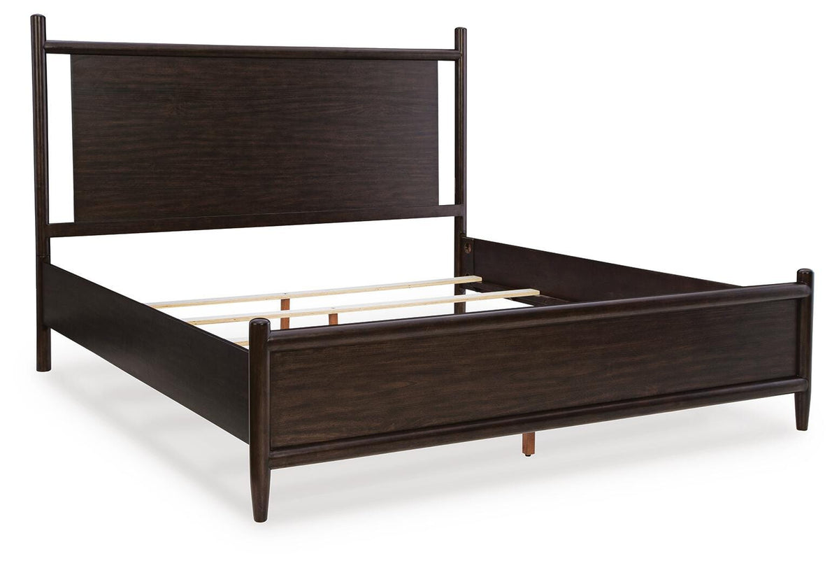 Dantenton Queen Panel Bed in Merlot, angle view