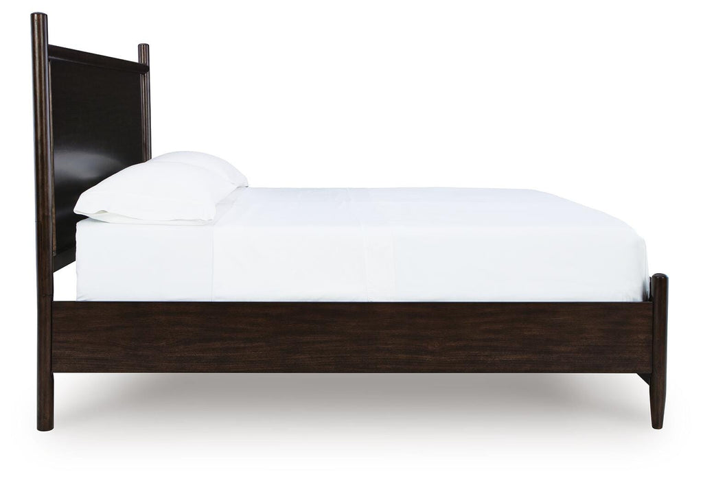 Dantenton King Panel Bed in Merlot, side view