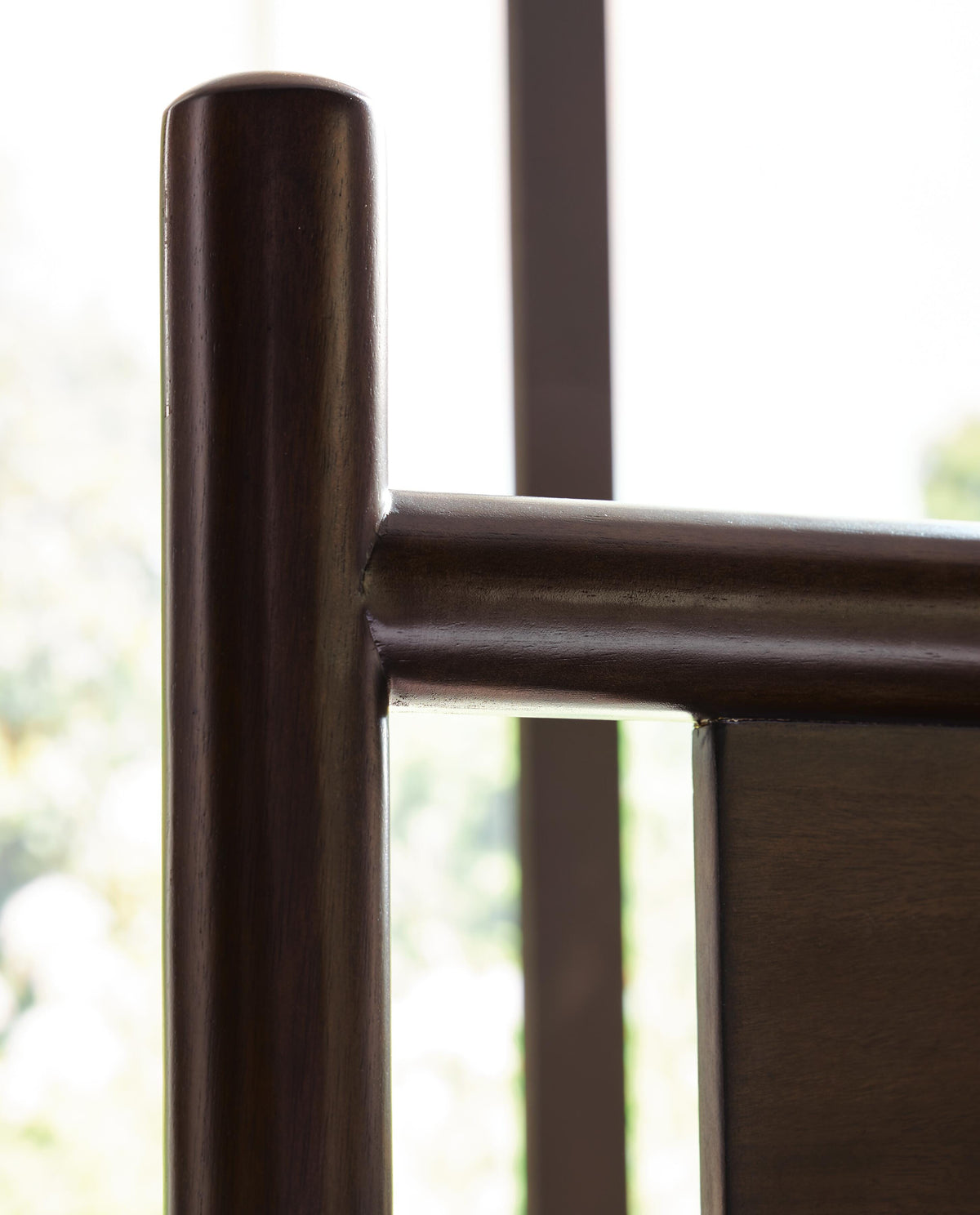 Dantenton King Panel Bed in Merlot, detail view