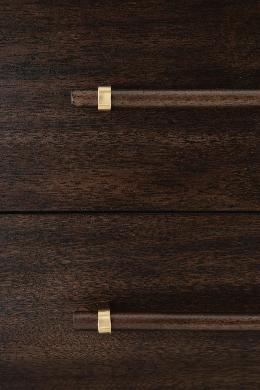 Dantenton Chest of Drawers in Merlot, detail view