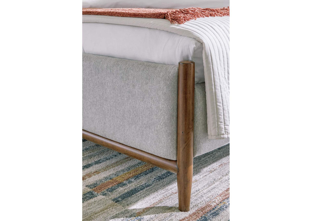 Lyncott Queen Upholstered Panel Bed detail