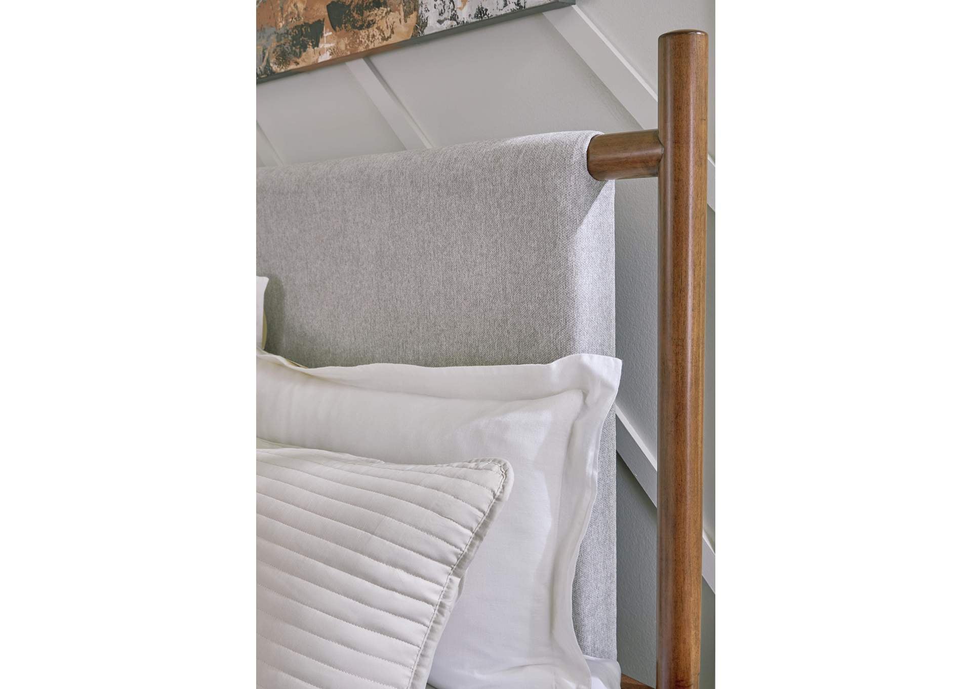 Lyncott Queen Upholstered Bed with Mirrored Dresser and Nightstand detail
