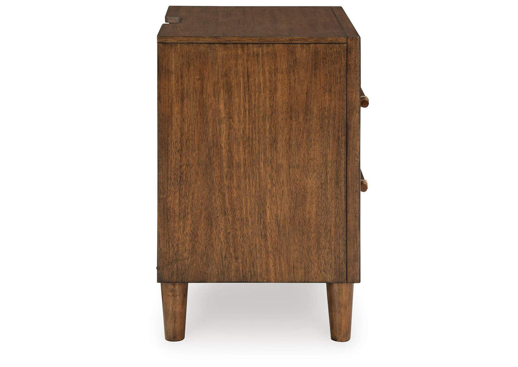 Lyncott King Upholstered Bed with Mirrored Dresser, Chest and 2 Nightstands side view