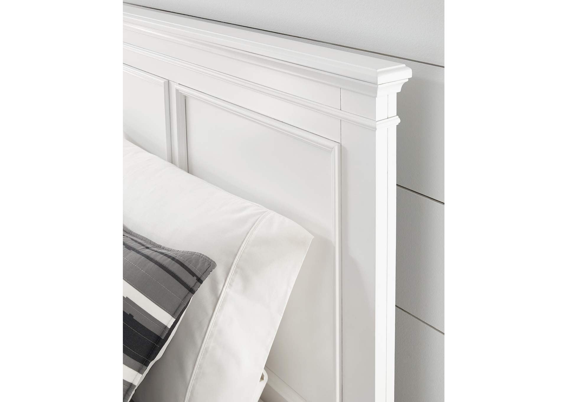 Fortman Queen Panel Bed with Mirrored Dresser and 2 Nightstands detail