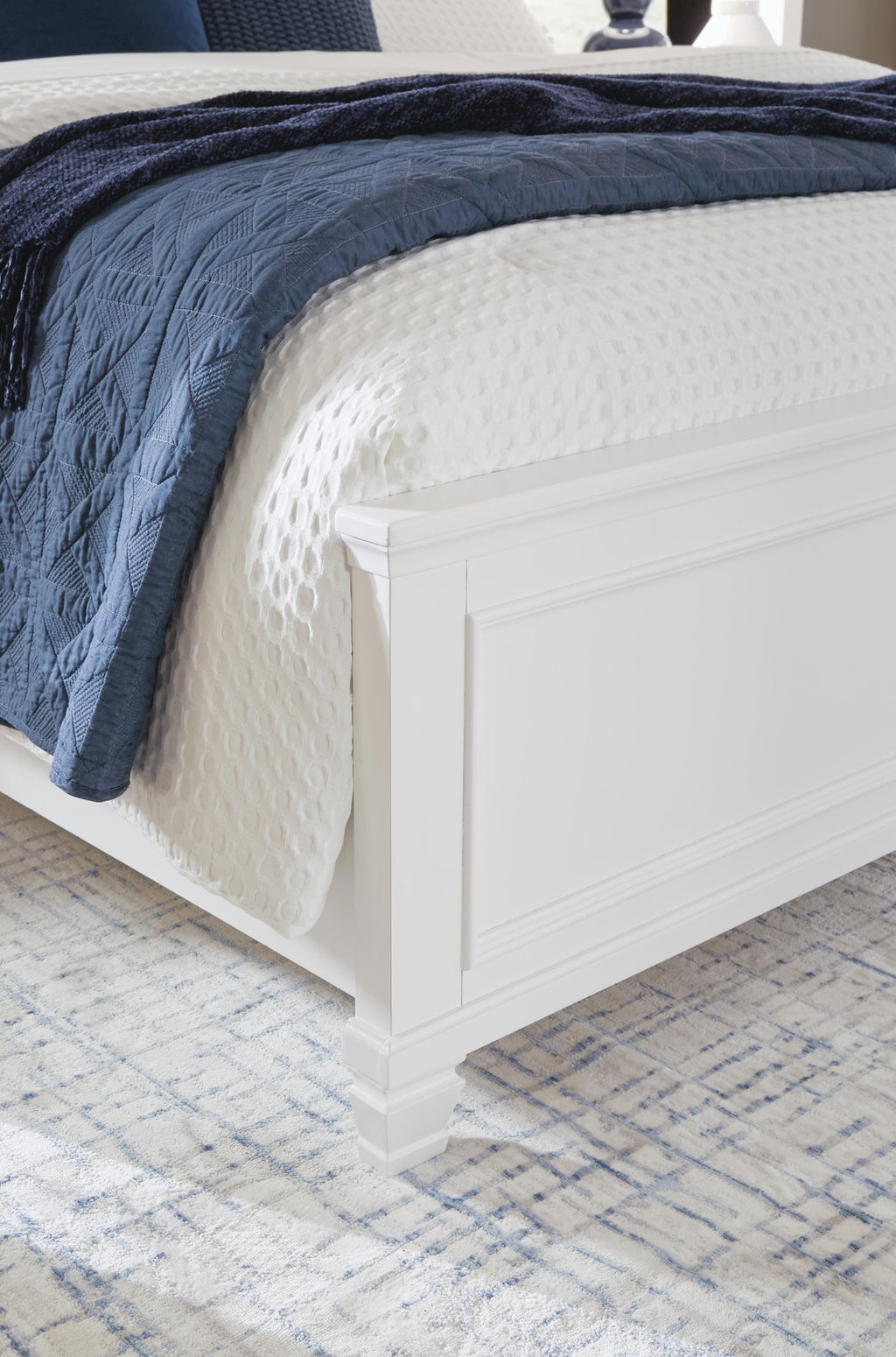 Fortman King Panel Bed in White, detail view