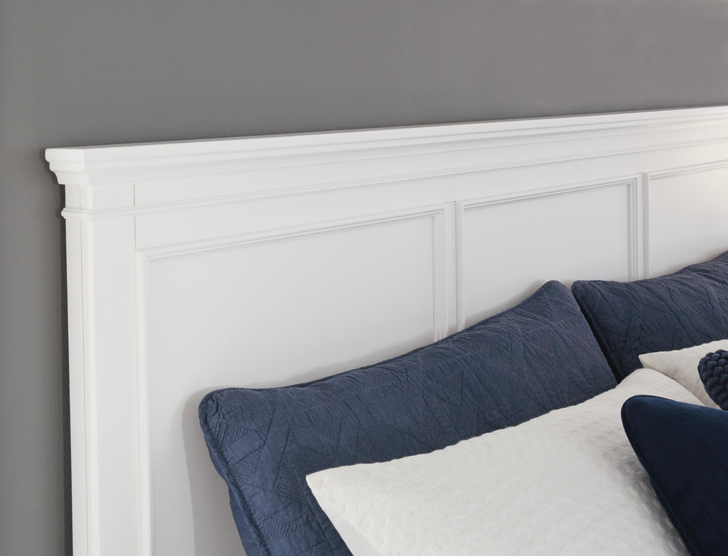 Fortman King Panel Bed in White, detail view