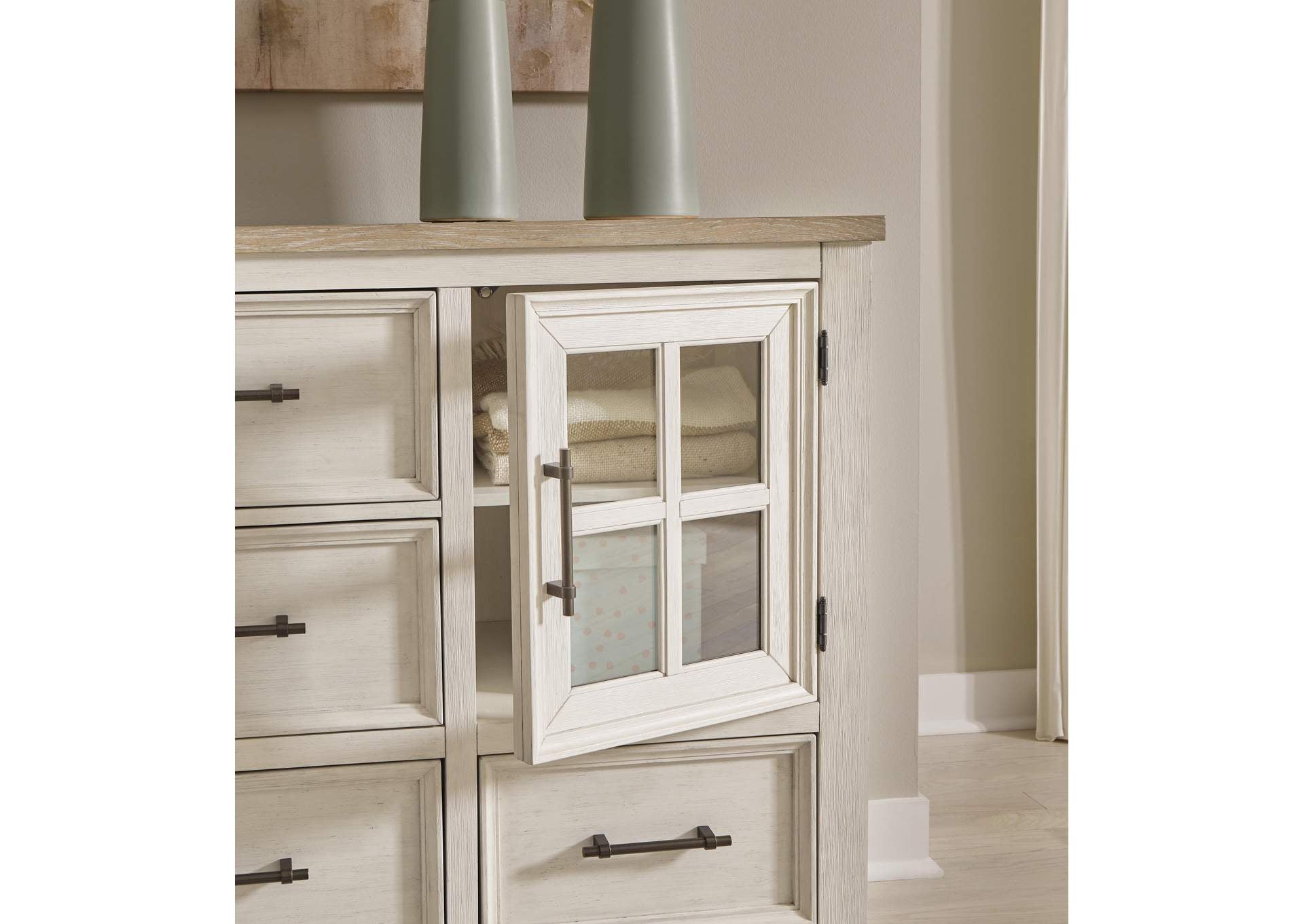 Shaybrock California King Panel Bed, Dresser and 2 Nightstands detail