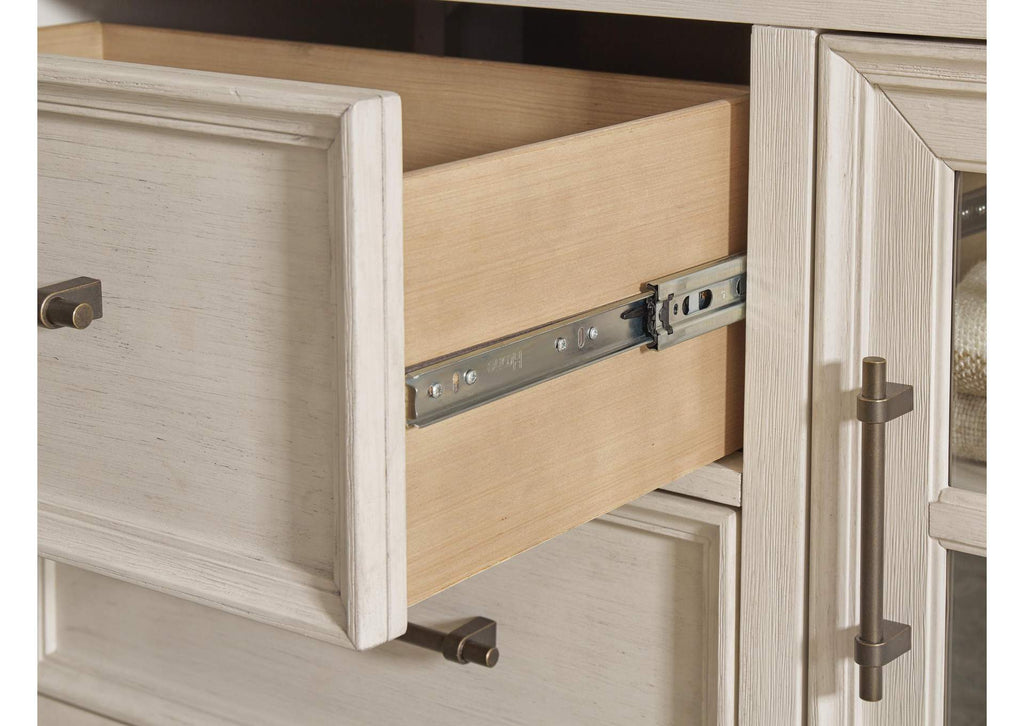 Shaybrock King Panel Bed and 2 Nightstands detail
