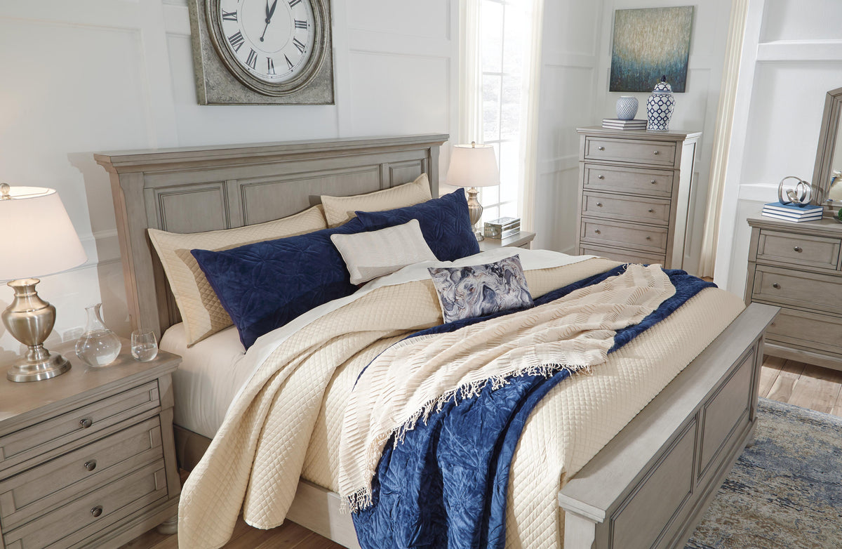 Lettner Chest of Drawers in Light Gray, lifestyle view
