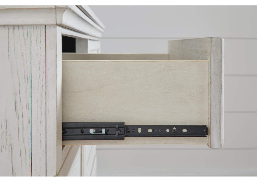 Robbinsdale King Panel Bed with Mirrored Dresser detail