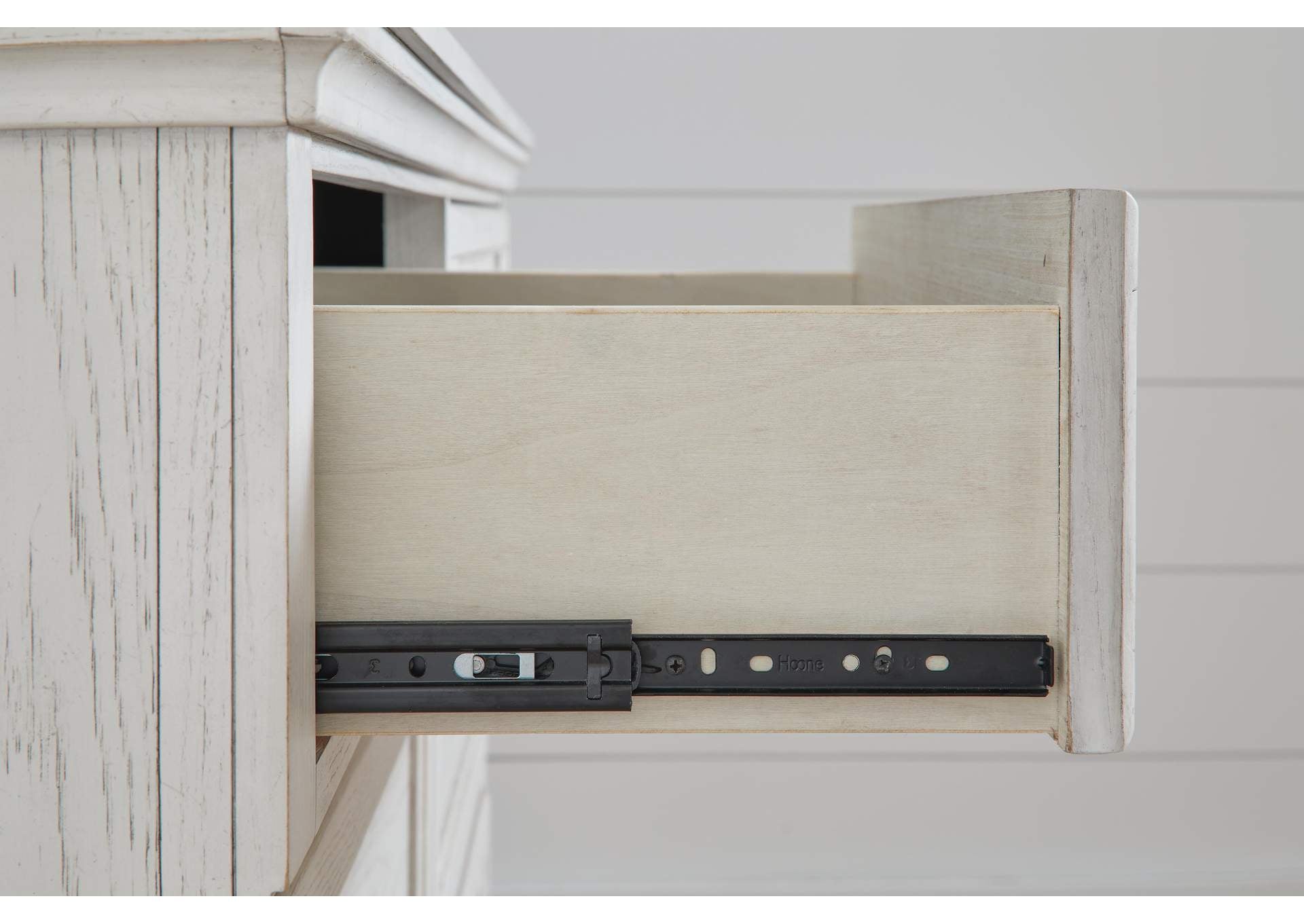Robbinsdale Queen Panel Bed with Mirrored Dresser detail