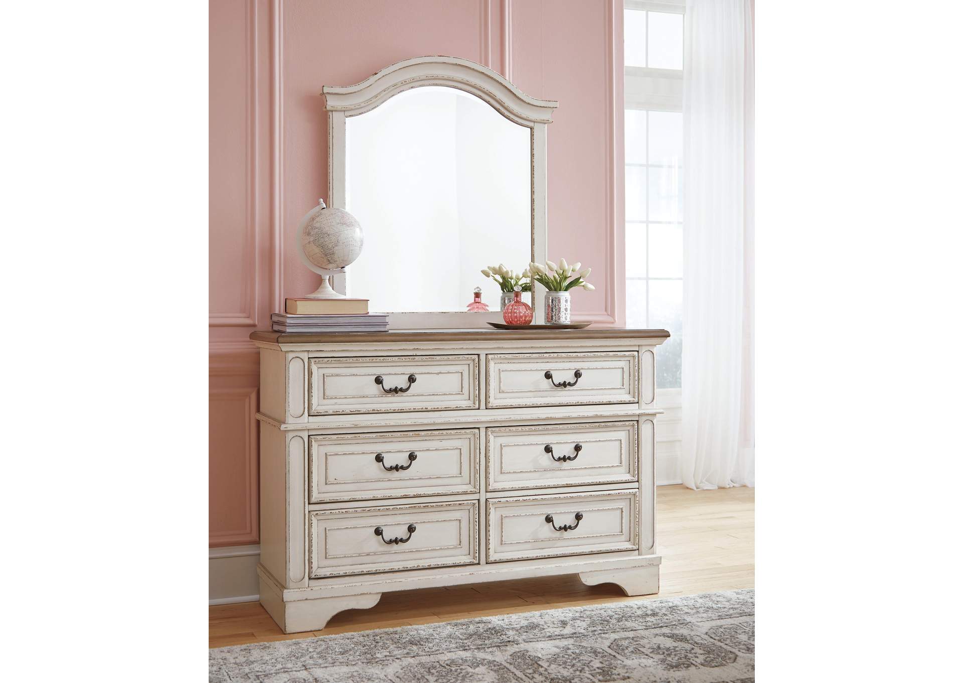 Realyn Full Panel Bed with Mirrored Dresser room view
