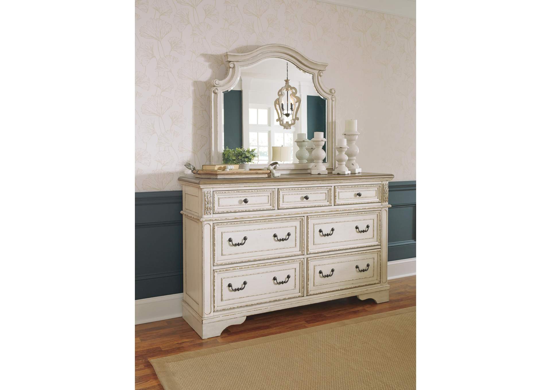 Realyn King Sleigh Bed with Mirrored Dresser