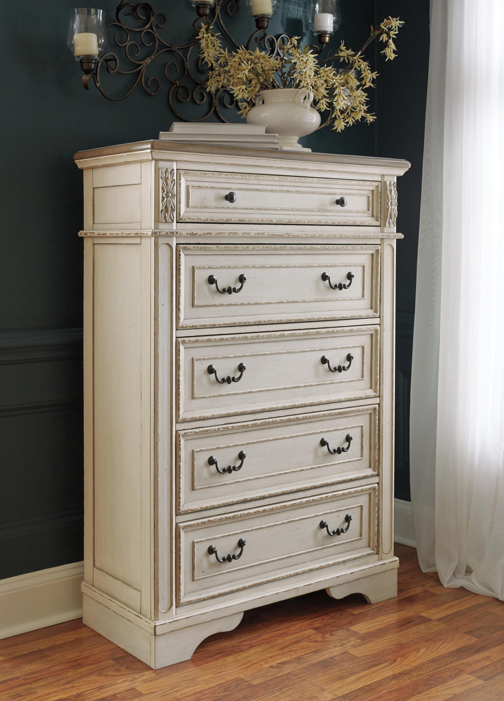 Realyn Chest of Drawers - image 6