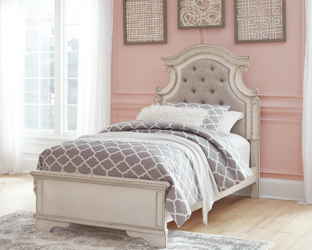 Realyn Full Panel Bed - image 2