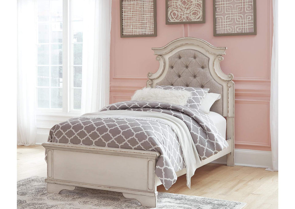 Realyn Twin Panel Bed with Mirrored Dresser room view