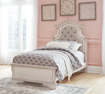 Realyn Twin Panel Bed in Chipped White