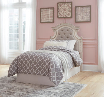 Realyn Twin Panel Bed - image 12
