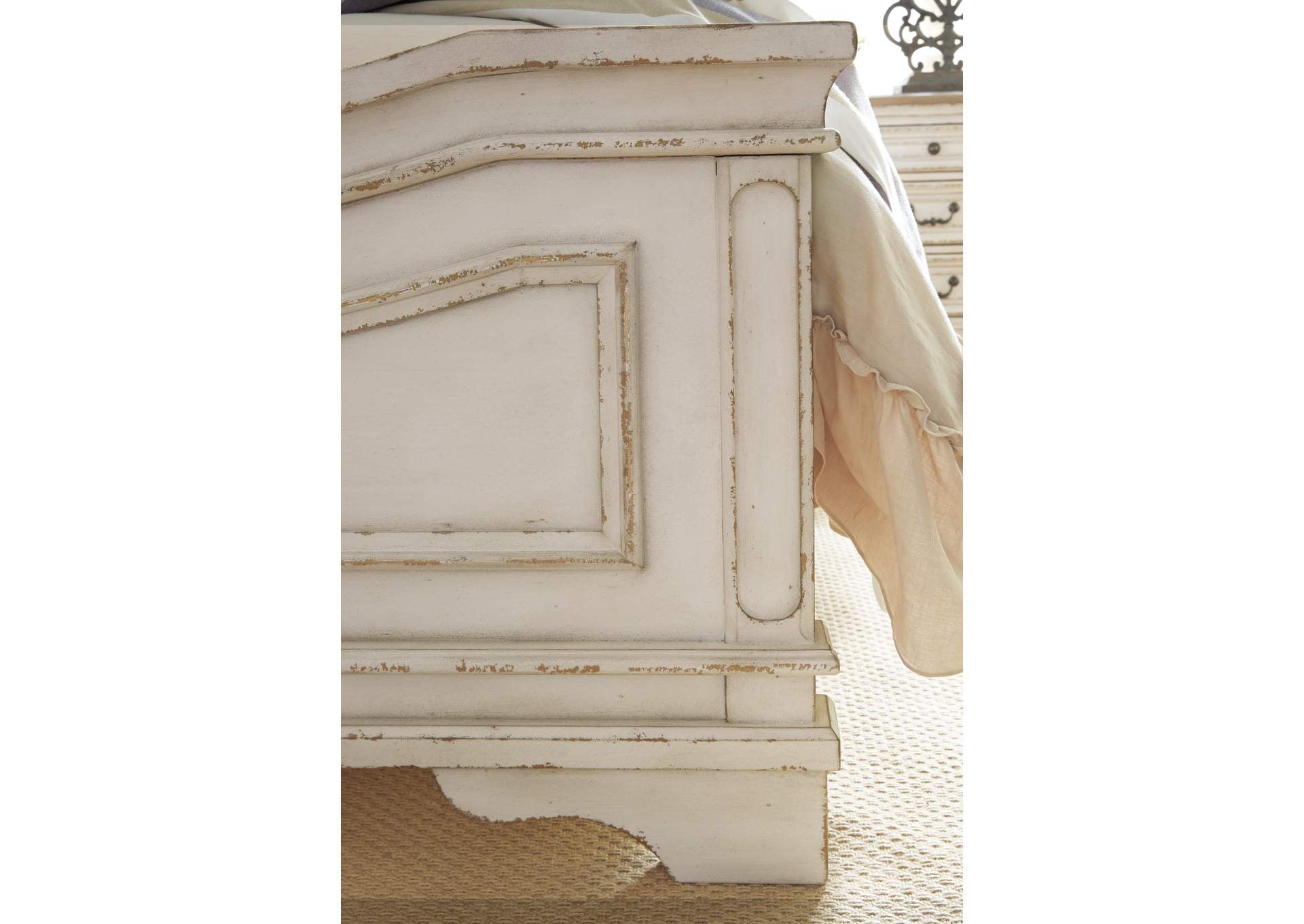 Realyn Queen Upholstered Panel Bed with Mirrored Dresser detail