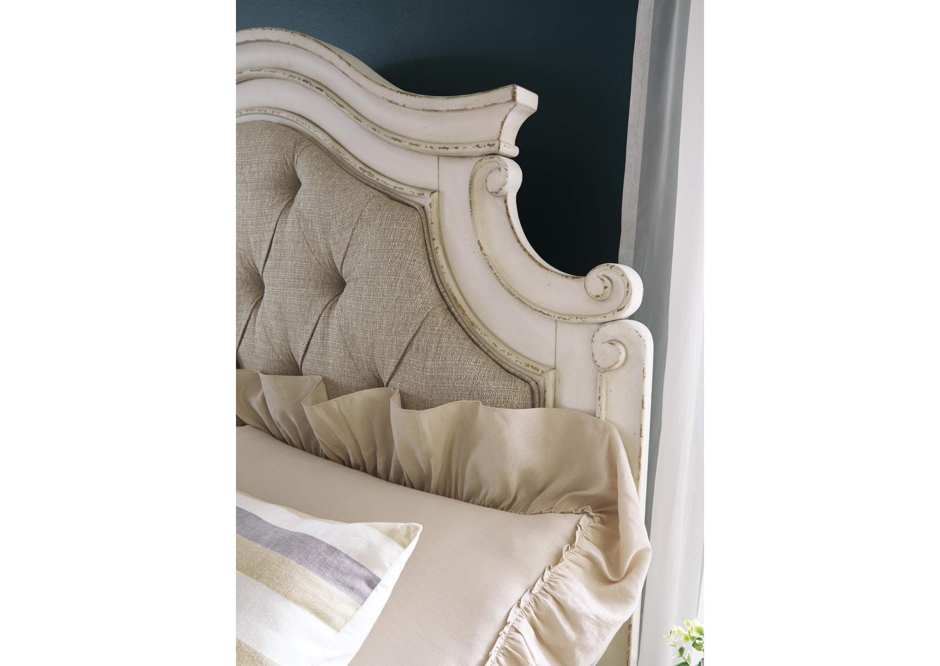 Realyn Queen Upholstered Panel Bed with Mirrored Dresser detail