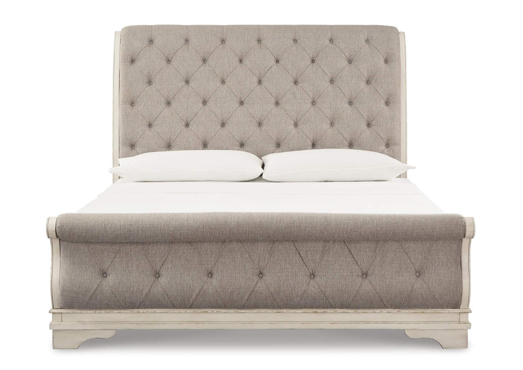 Realyn Queen Sleigh Bed front view